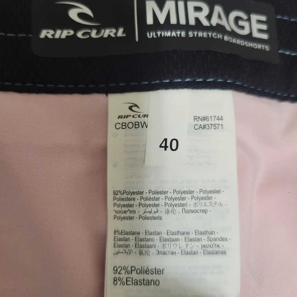 Rip Curl enjoy waves